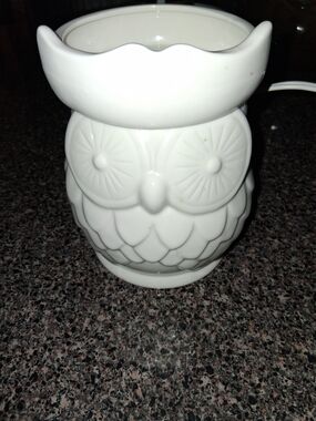 White Ceramic Owl Wax Melter / Warmer